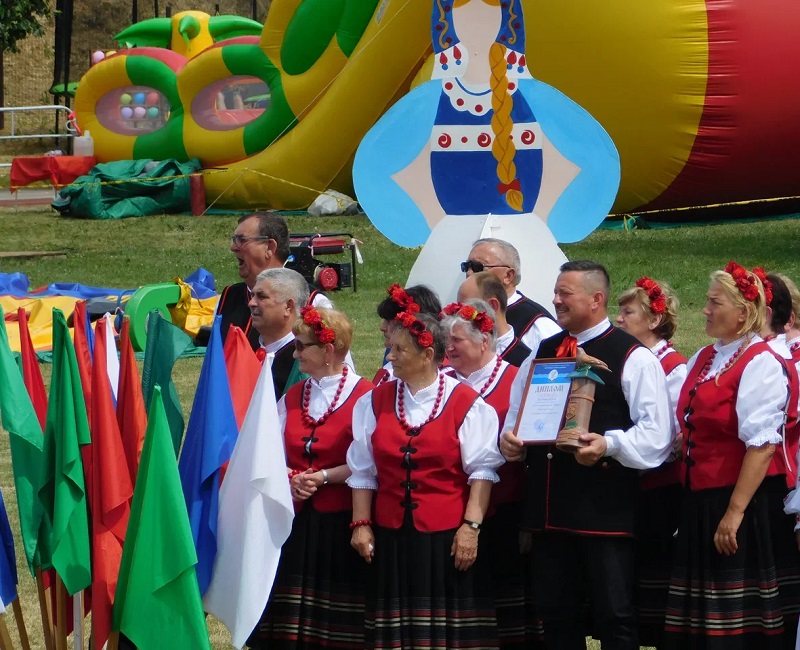 Красочным шествием и гала-концертом завершился фестиваль в Дубровно