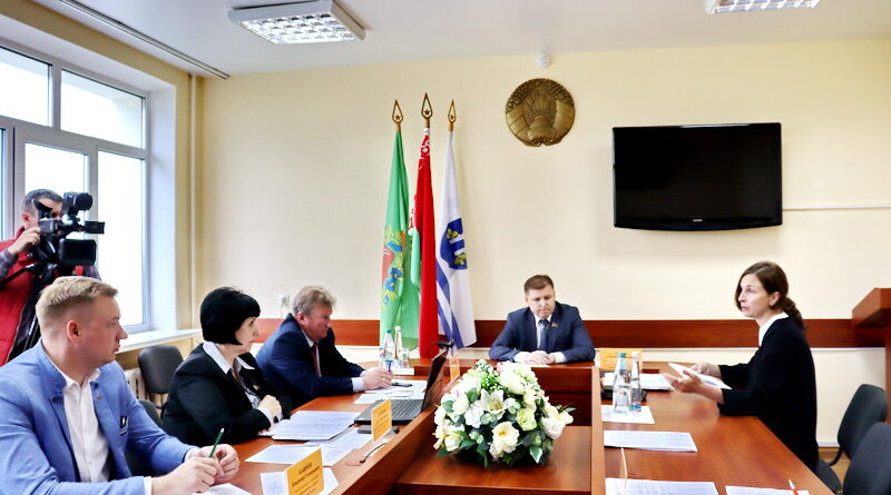 Председатель Постоянной комиссии по законодательству и государственному строительству провел личный прием граждан в Дубровно
