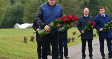 Президент Беларуси Александр Лукашенко ознакомился со строительством музея в государственном мемориальном комплексе «Хатынь»