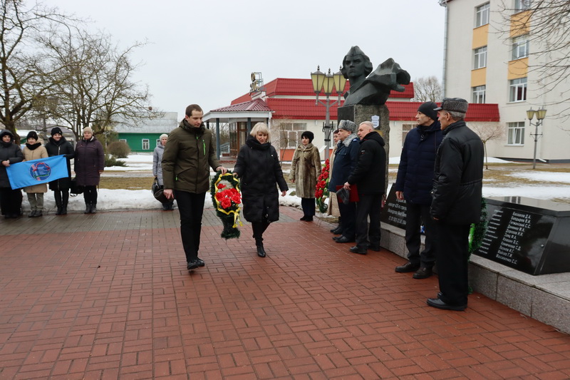 Дубровно, армия, память