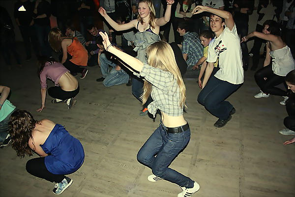 dubovno_tancy_diskoteka_flashmobe_fleshmob_ritm_molodezh_vseti_karina-dragel-1