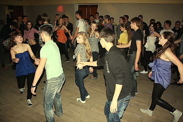 dubovno_tancy_diskoteka_flashmobe_fleshmob_ritm_molodezh_vseti_karina-dragel-10