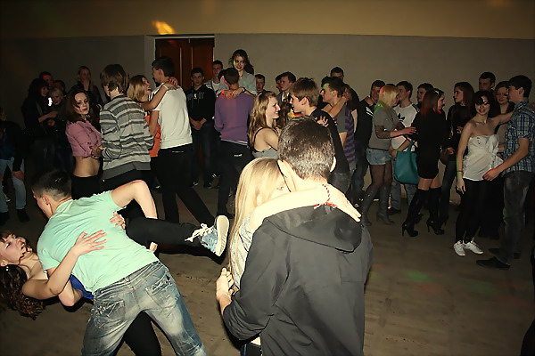 dubovno_tancy_diskoteka_flashmobe_fleshmob_ritm_molodezh_vseti_karina-dragel-11