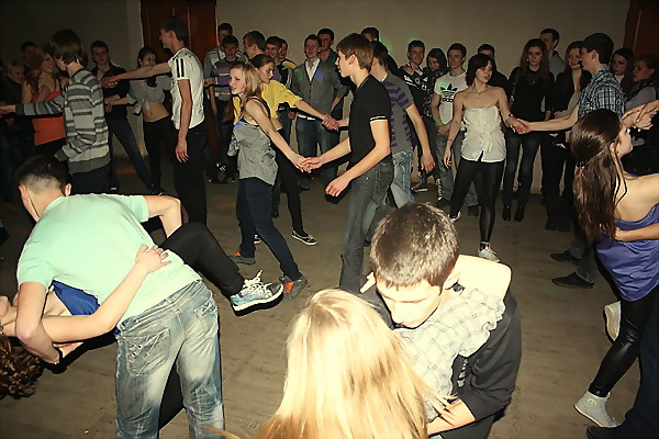dubovno_tancy_diskoteka_flashmobe_fleshmob_ritm_molodezh_vseti_karina-dragel-12