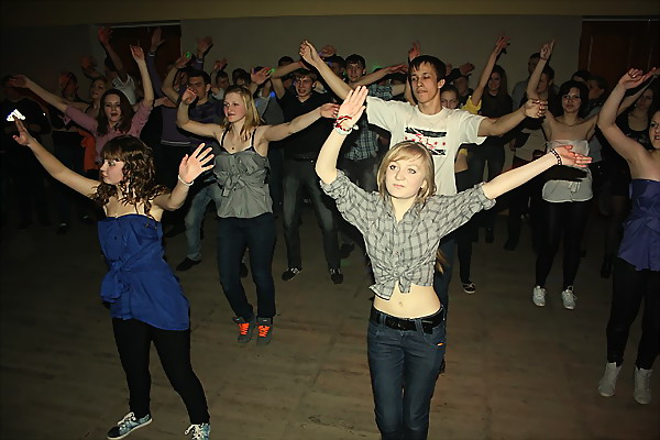 dubovno_tancy_diskoteka_flashmobe_fleshmob_ritm_molodezh_vseti_karina-dragel-13