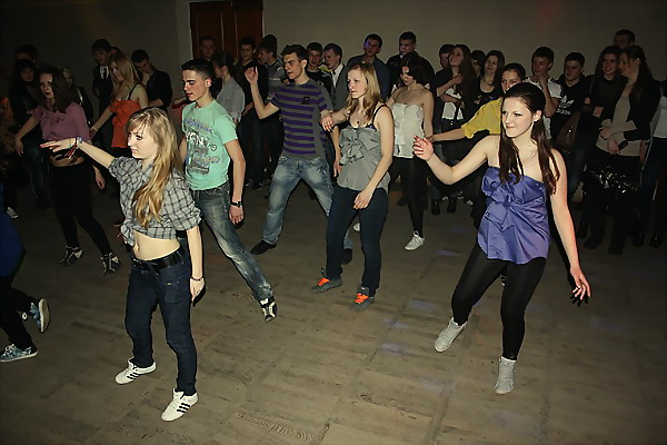 dubovno_tancy_diskoteka_flashmobe_fleshmob_ritm_molodezh_vseti_karina-dragel-14