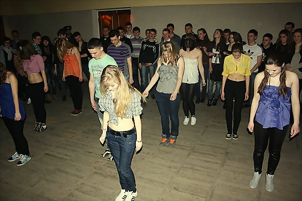 dubovno_tancy_diskoteka_flashmobe_fleshmob_ritm_molodezh_vseti_karina-dragel-2