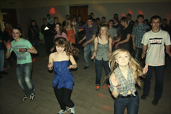 dubovno_tancy_diskoteka_flashmobe_fleshmob_ritm_molodezh_vseti_karina-dragel-4