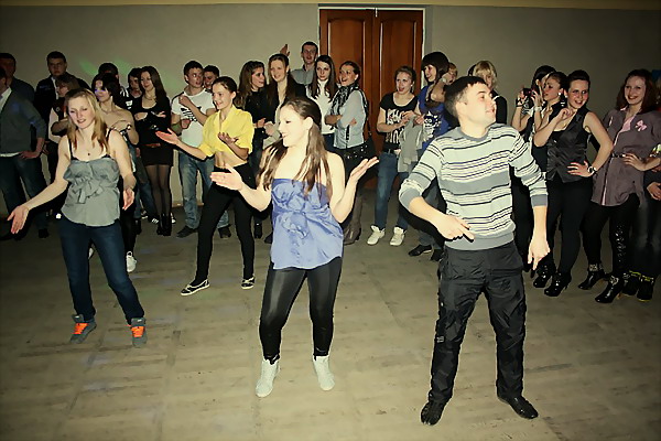 dubovno_tancy_diskoteka_flashmobe_fleshmob_ritm_molodezh_vseti_karina-dragel-5