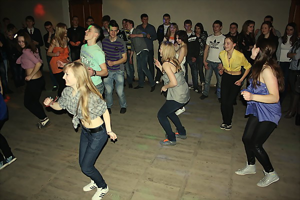 dubovno_tancy_diskoteka_flashmobe_fleshmob_ritm_molodezh_vseti_karina-dragel-6