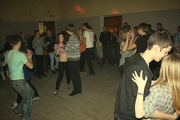 dubovno_tancy_diskoteka_flashmobe_fleshmob_ritm_molodezh_vseti_karina-dragel-8