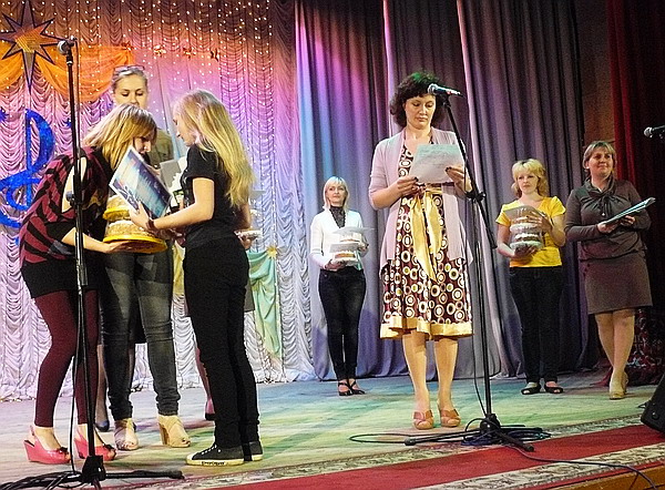 dubrovno_parad-sozvesdiy_2012_zvezda_molodezhnyy-festival-47