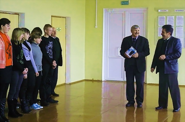 Дубровно, Зарубы, школа, колхоз, сельхозпредприятие. подарок, дети, видеокамера