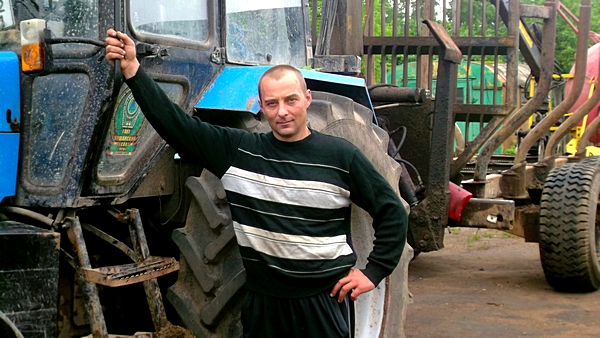 Дубровно, дубровенский район, доска почета, лесничество, механизатор, тракторист, трактор, победитель, шофер, лес, плешков, профессия