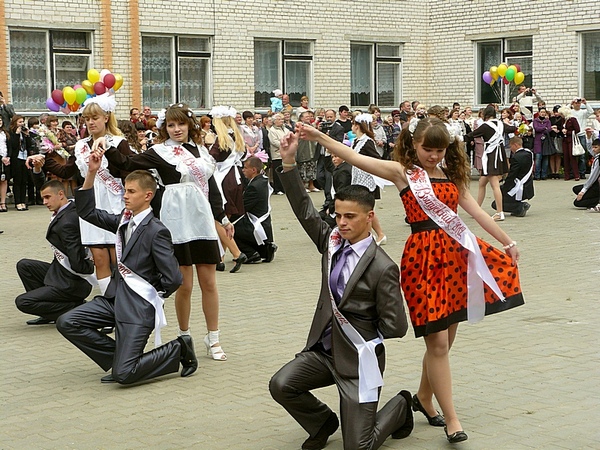 Дубровно, Дубровенский район, Беларусь, школа, школьник, выпускник, последний звонок, праздник, дети, учителя, фотоохота, подари мяч, белагропромбанк, подарок, приз, вальс, танец, последний звонок