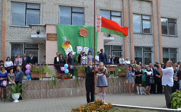 Дубровно,дети школа,осень