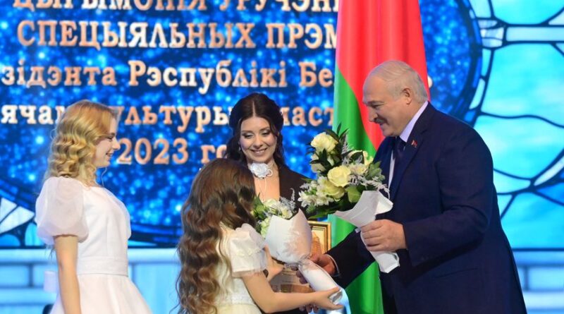 Президент, премии , награды, мир, общество