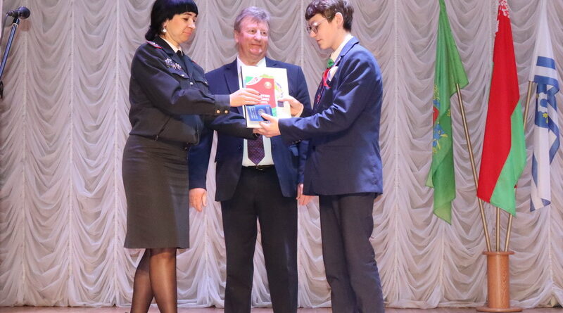 Дубровно, Конституция, молодежь