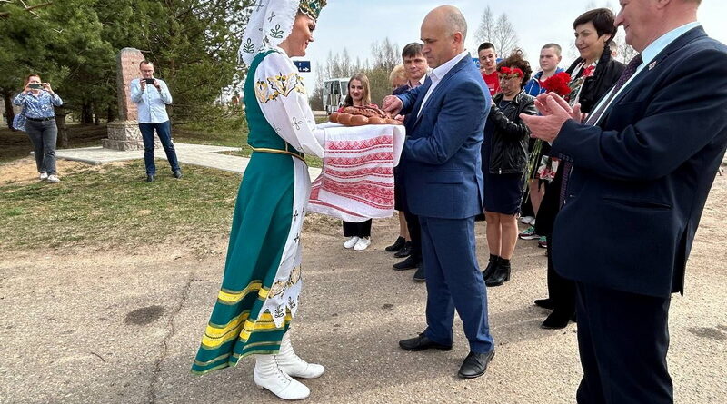Дубровно, красный, день единства