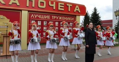 Фотофакт: В Дубровно обновили районную Доску почета