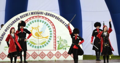 Фотофакт: Галла-концерт участников фестиваля «Дняпроўскія галасы ў Дуброўне» прошел на городском стадионе