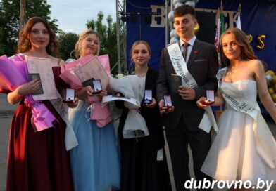 Фотофакт: В Дубровно прошел районный выпускной бал