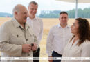 Лукашенко ознакомился с состоянием дел на агрокомбинате «Заря»