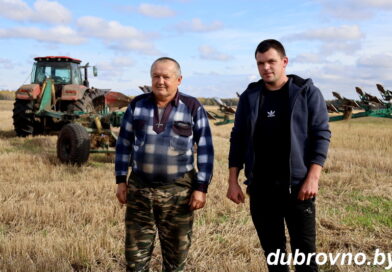 На полях СХФ им. Ю.Смирнова ведутся осенние полевые работы