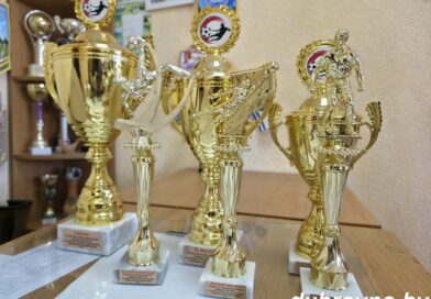 На городском стадионе проходит открытый межрегиональный турнир по футболу на призы почетного гражданина Дубровно Николая Мартынова