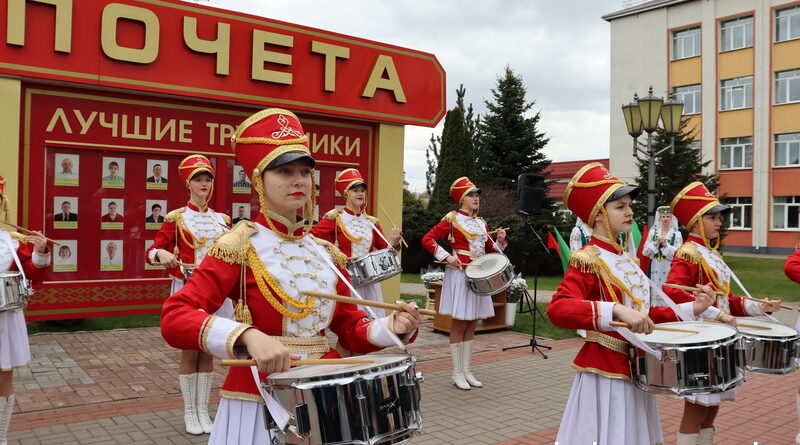 Дубровно, доска почета