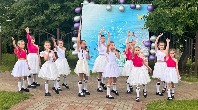 В Дубровно состоялся концерт «Соловьиные нотки» (фотофакт)