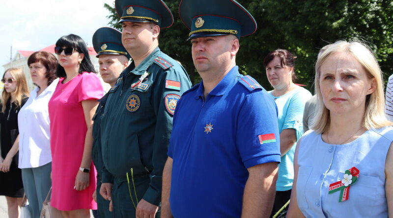 Дубровенцы почтили память погибших в Великой Отечественной войне минутой молчания Дубровенцы почтили память погибших в Великой Отечественной войне минутой молчания