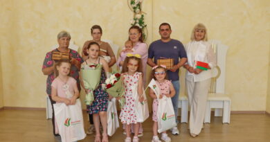 У Дубровенскім раёне адбылася  ўрачыстая цырымонія ўручэння сімвалічнага падарунка — «Бацькавай кашулі